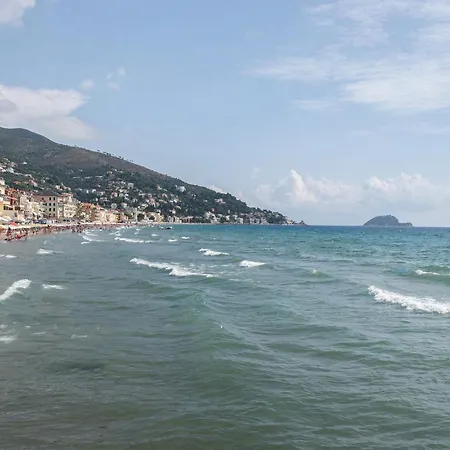Loft Nel Centro Di Alassio